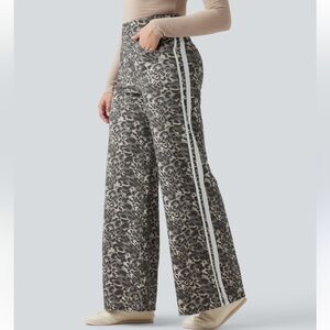 NWT Hilara Flex High-Waisted Wide Leg Striped